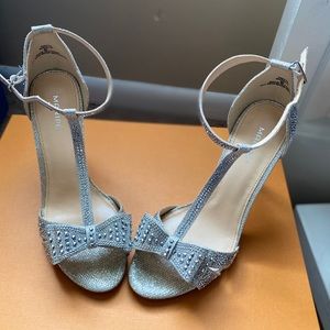 Maripe Natalia Silver Rhinestone! Size 9.5